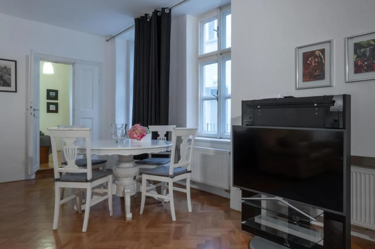 Apartman Carolinum Prague Apartment