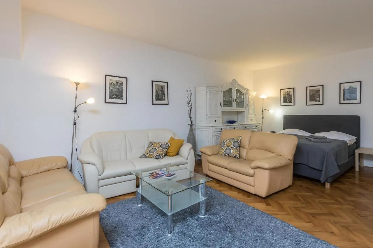 Apartman Carolinum Prague